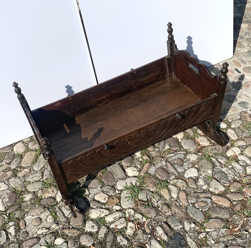 Carved Wooden Cradle. Italy, 19th Century.-photo-3