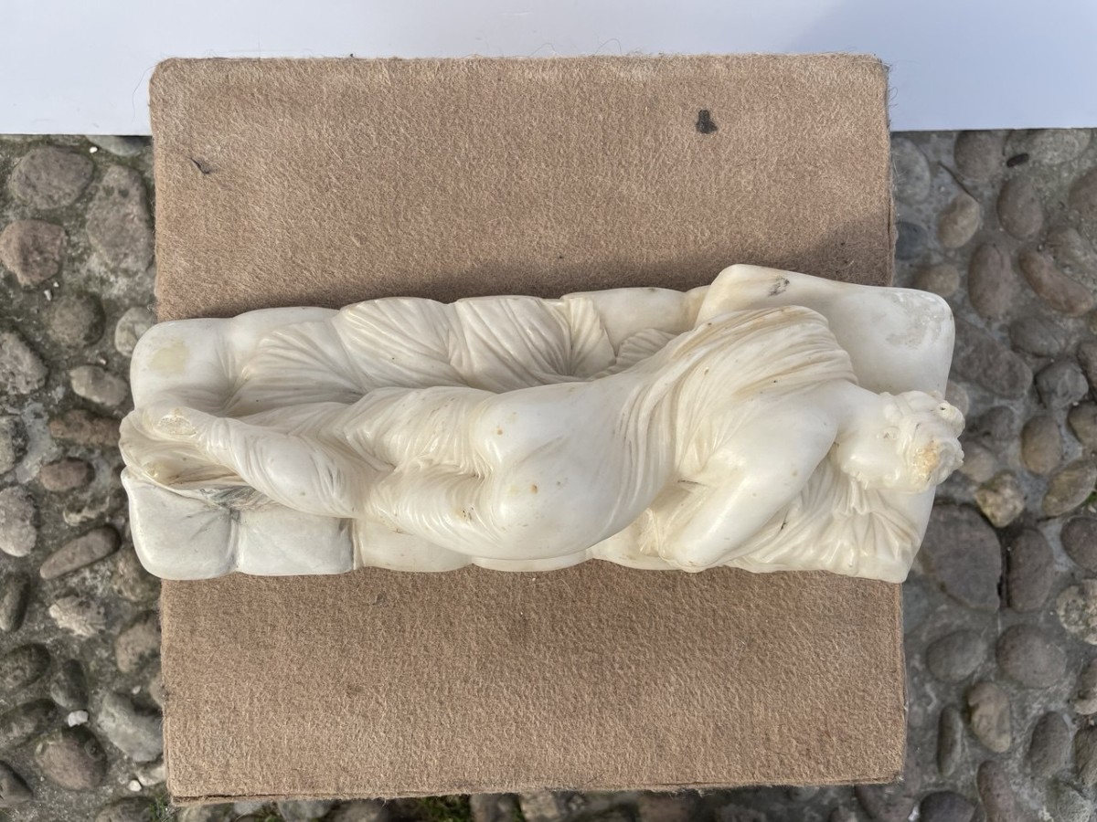 Alabaster Sculpture - Reclining Girl. Italy, Early 19th Century.-photo-1