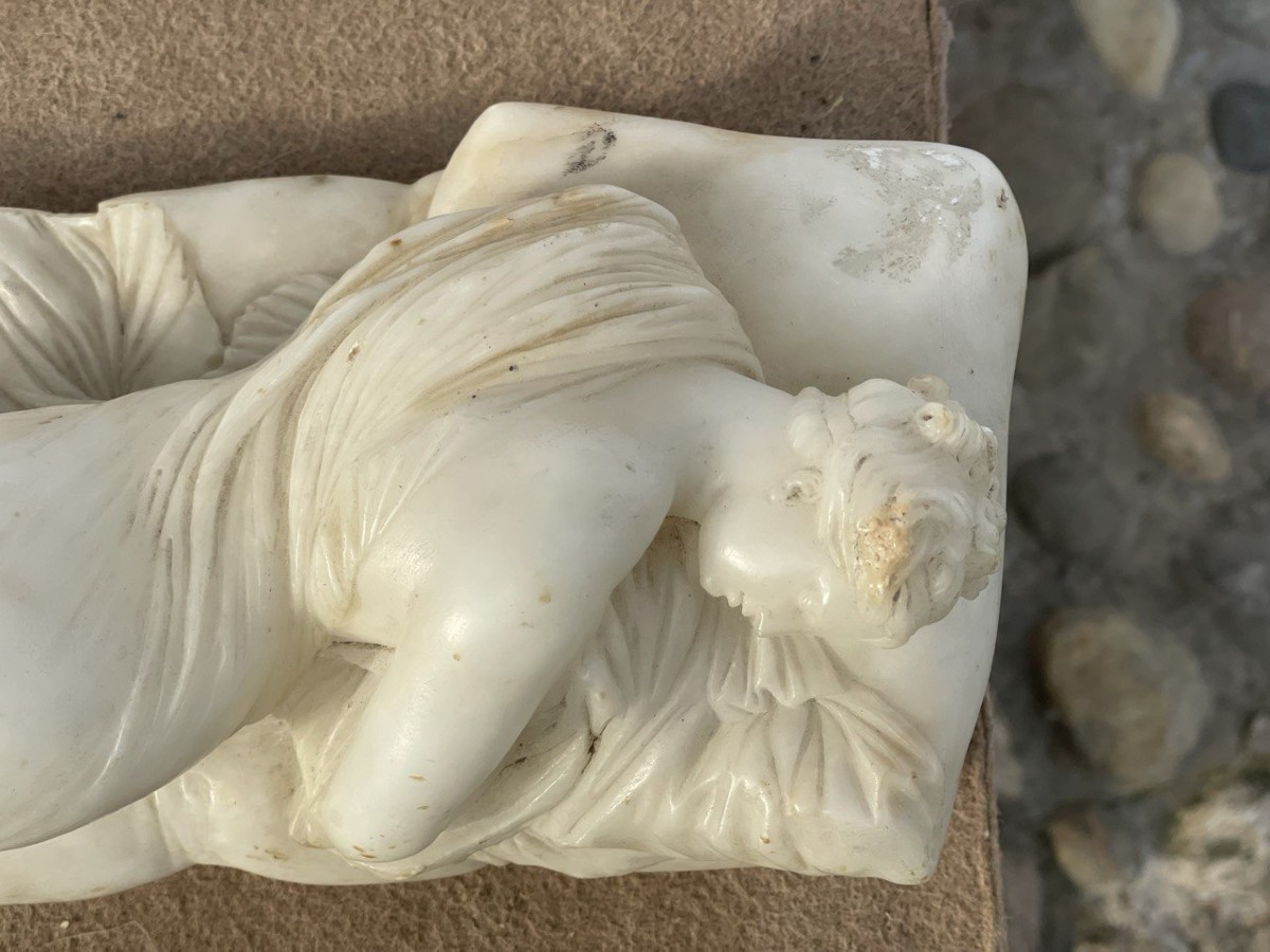 Alabaster Sculpture - Reclining Girl. Italy, Early 19th Century.-photo-2