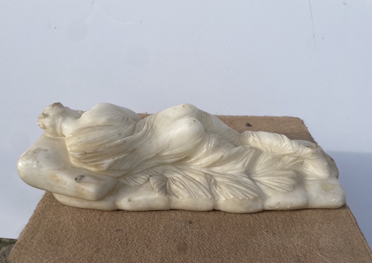 Alabaster Sculpture - Reclining Girl. Italy, Early 19th Century.-photo-3