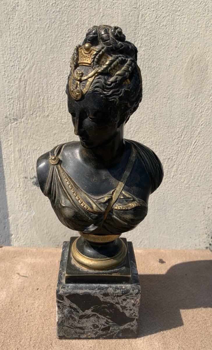 Sculpture en bronze patiné – Buste de femme. Italie, début du XIXe siècle.-photo-4