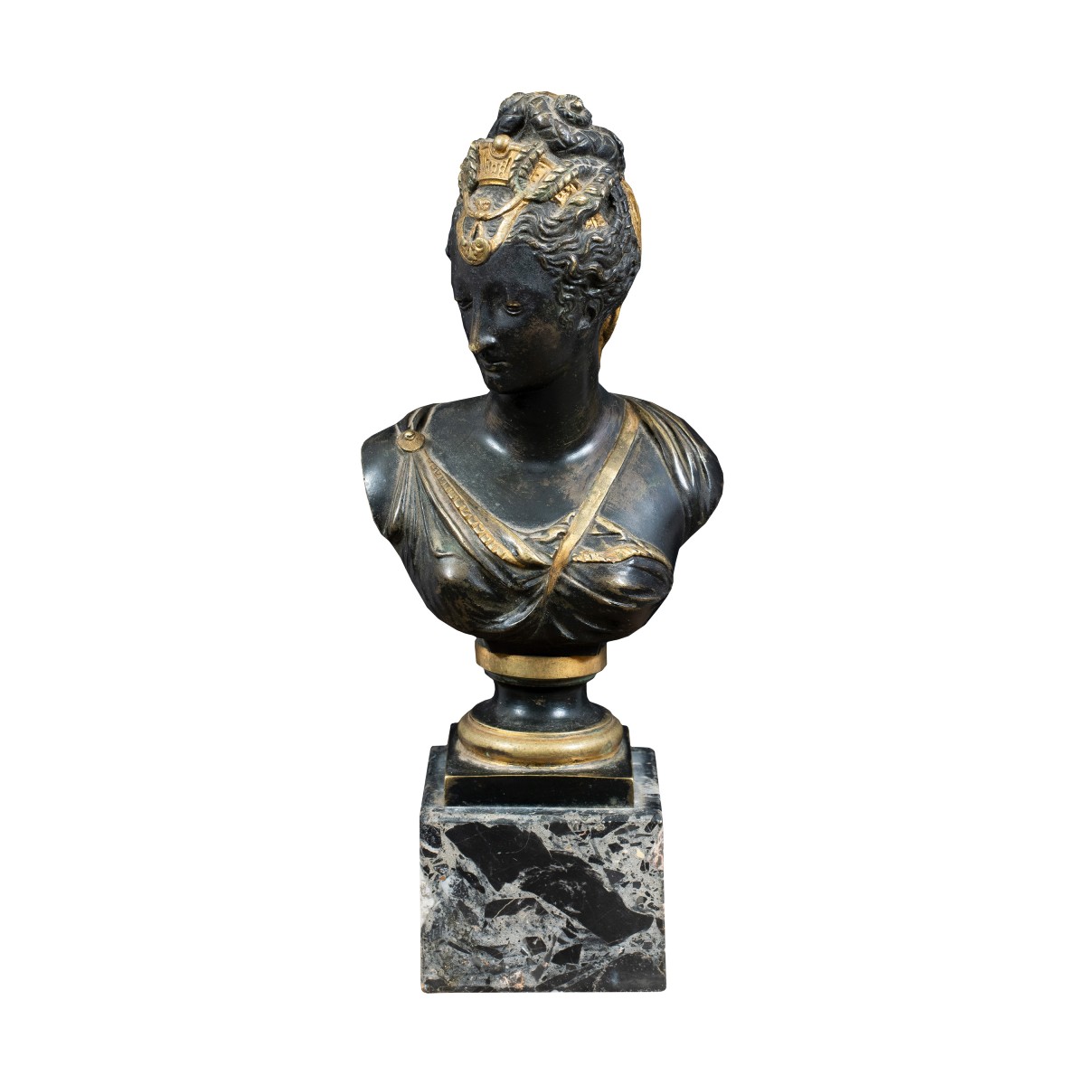 Sculpture en bronze patiné – Buste de femme. Italie, début du XIXe siècle.