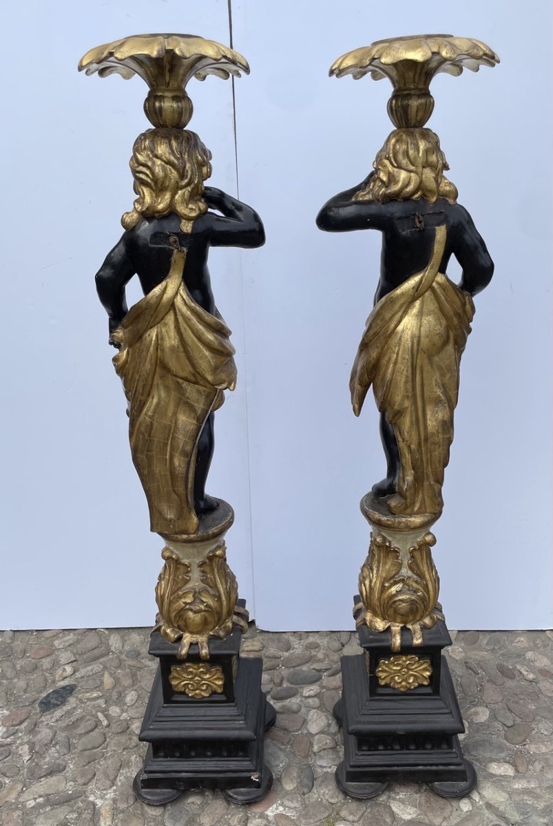 Paire de sculptures en bois sculpté, doré et peint – Maures tenant des vases. Venise, XVIII.-photo-3