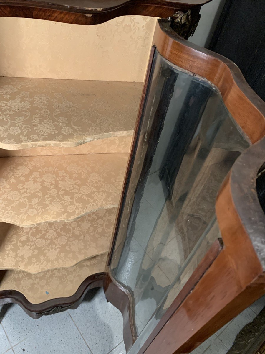 Vitrine plaquée de bois divers. France, fin du XIXe siècle.-photo-3