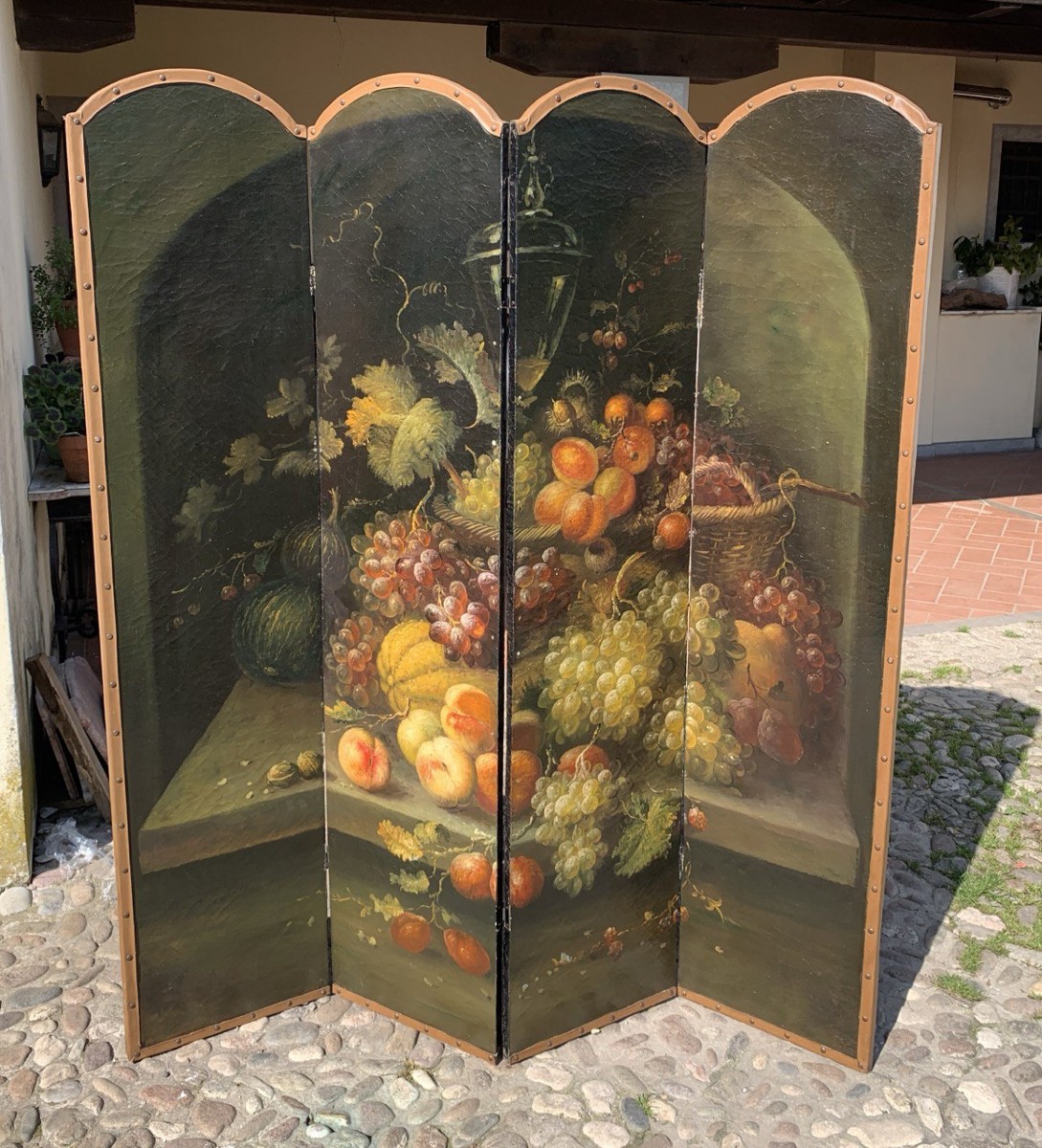 Paravent en cuir peint. Italie, XIXe siècle.-photo-1