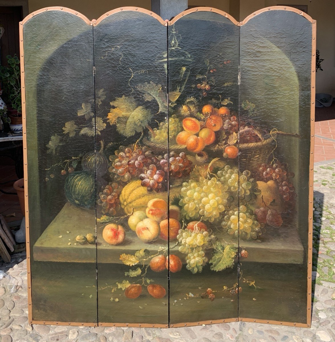 Paravent en cuir peint. Italie, XIXe siècle.-photo-1