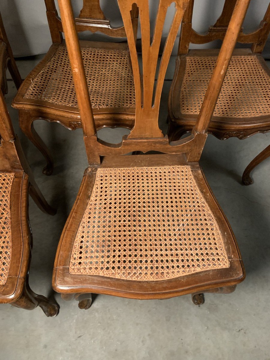 Six chaises en noyer sculpté et ajouré. Venise, fin du XIXe siècle.-photo-3