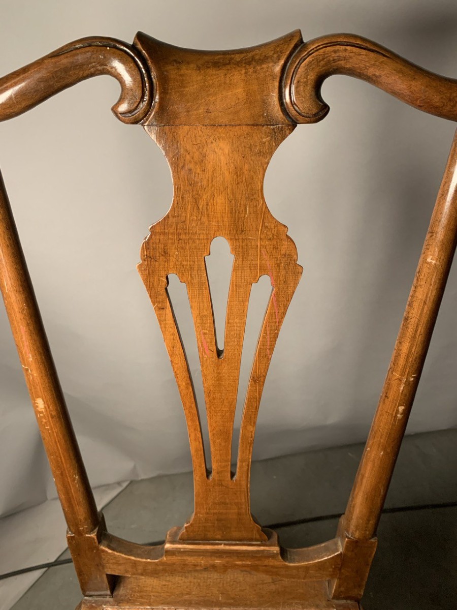 Six chaises en noyer sculpté et ajouré. Venise, fin du XIXe siècle.-photo-4