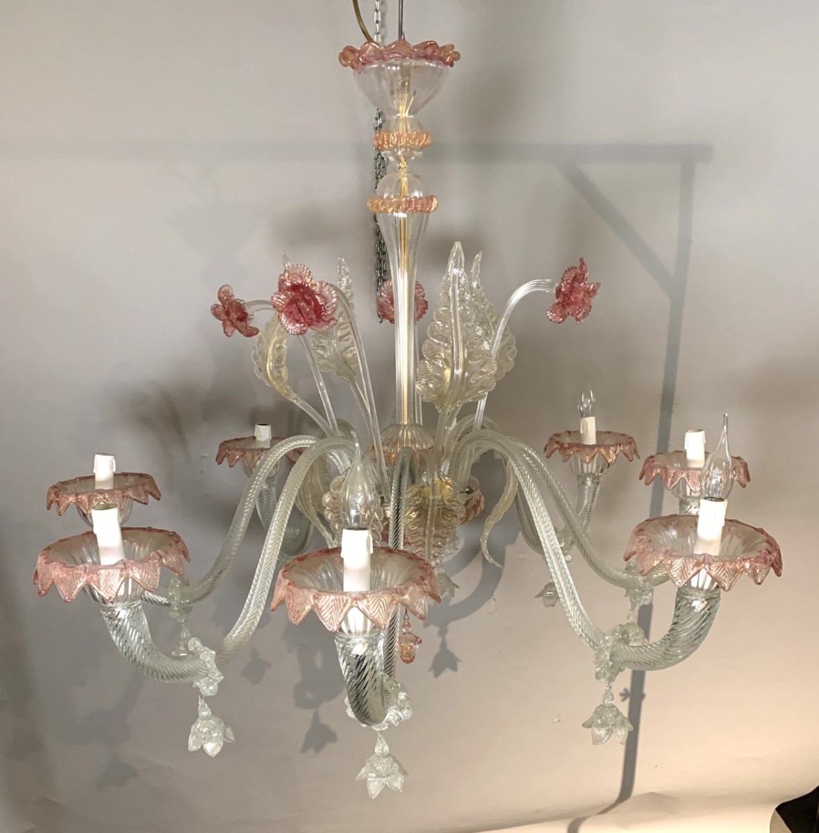Lustre à huit lumières en verre soufflé de Murano. Italie, début du XXe siècle.-photo-4