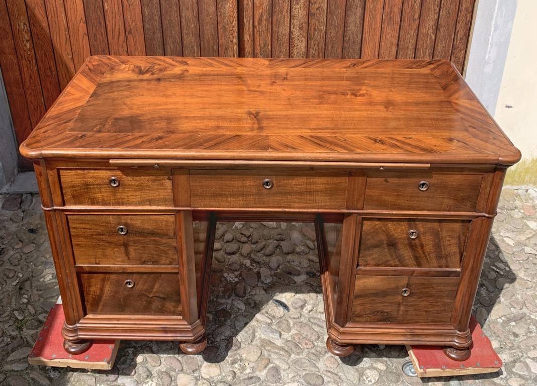 Bureau-banc en placage de noyer. Italie, première moitié du XIXe siècle.-photo-4