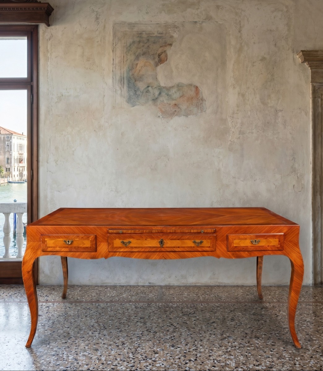 Bureau de notaire plaqué noyer et orné de palissandre – Venise, troisième quart du XVIII.-photo-3