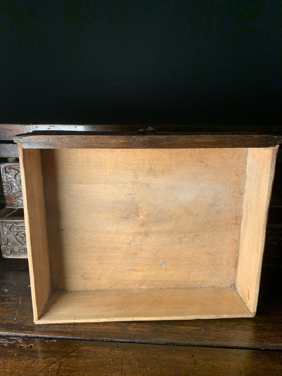 Carved Walnut Sideboard With Drop-leaf Top. Italy, 17th Century.-photo-5