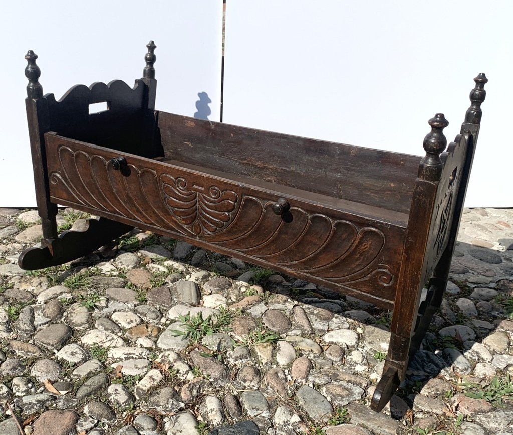 Carved Wooden Cradle. Italy, 19th Century.-photo-4