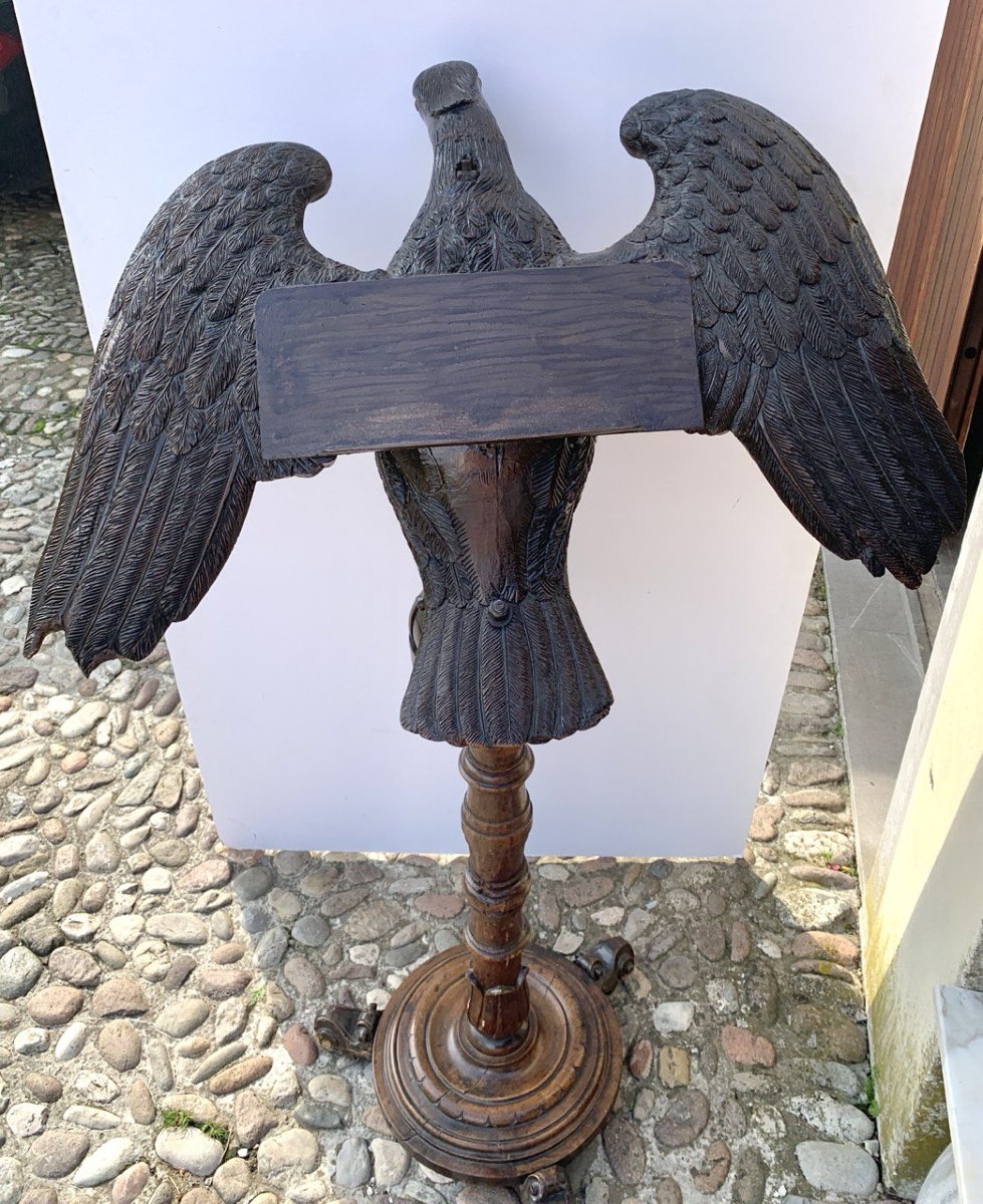 Pupitre en bois sculpté – Aigle. Italie, XIXe siècle.-photo-1