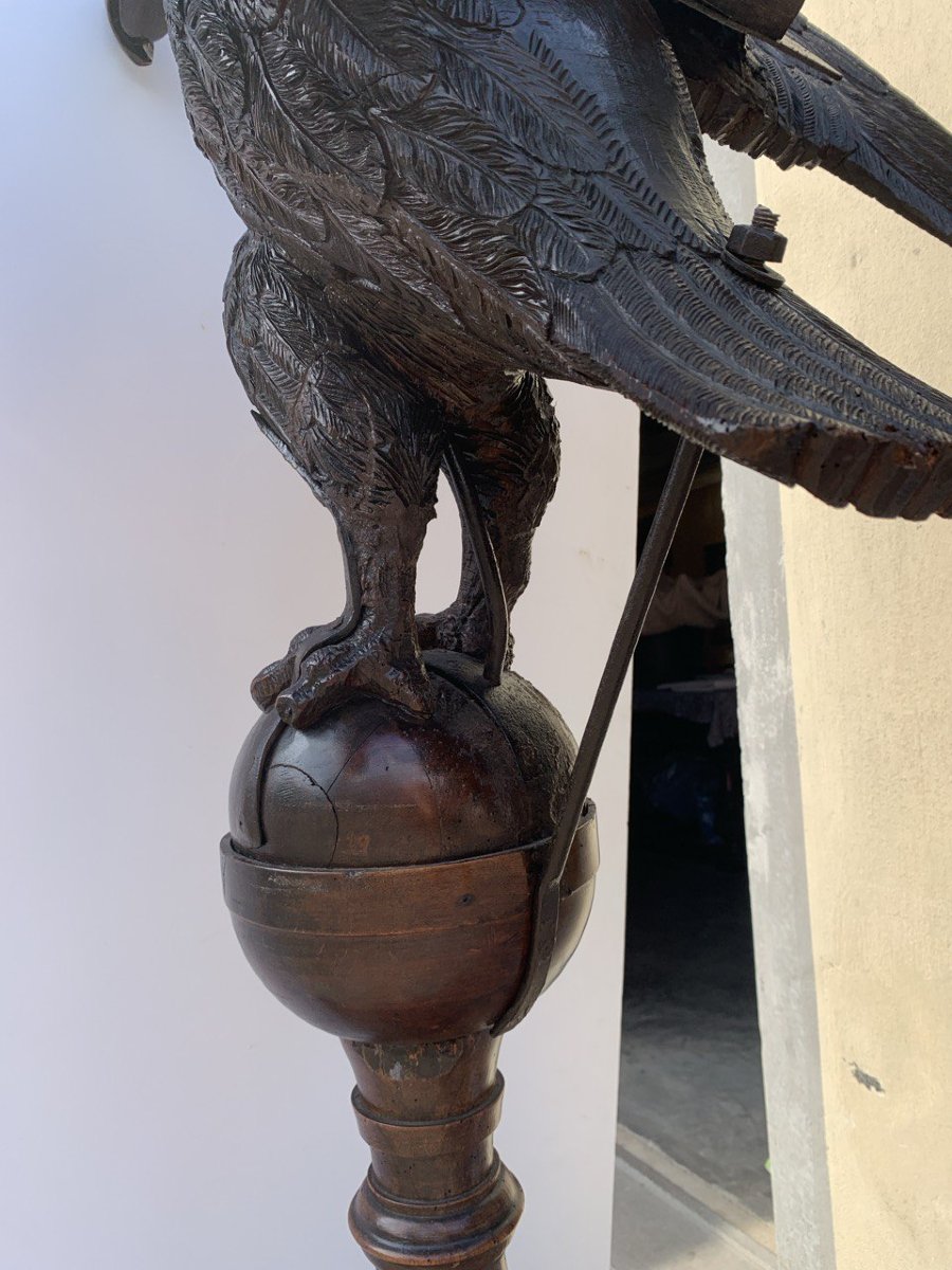 Pupitre en bois sculpté – Aigle. Italie, XIXe siècle.-photo-3