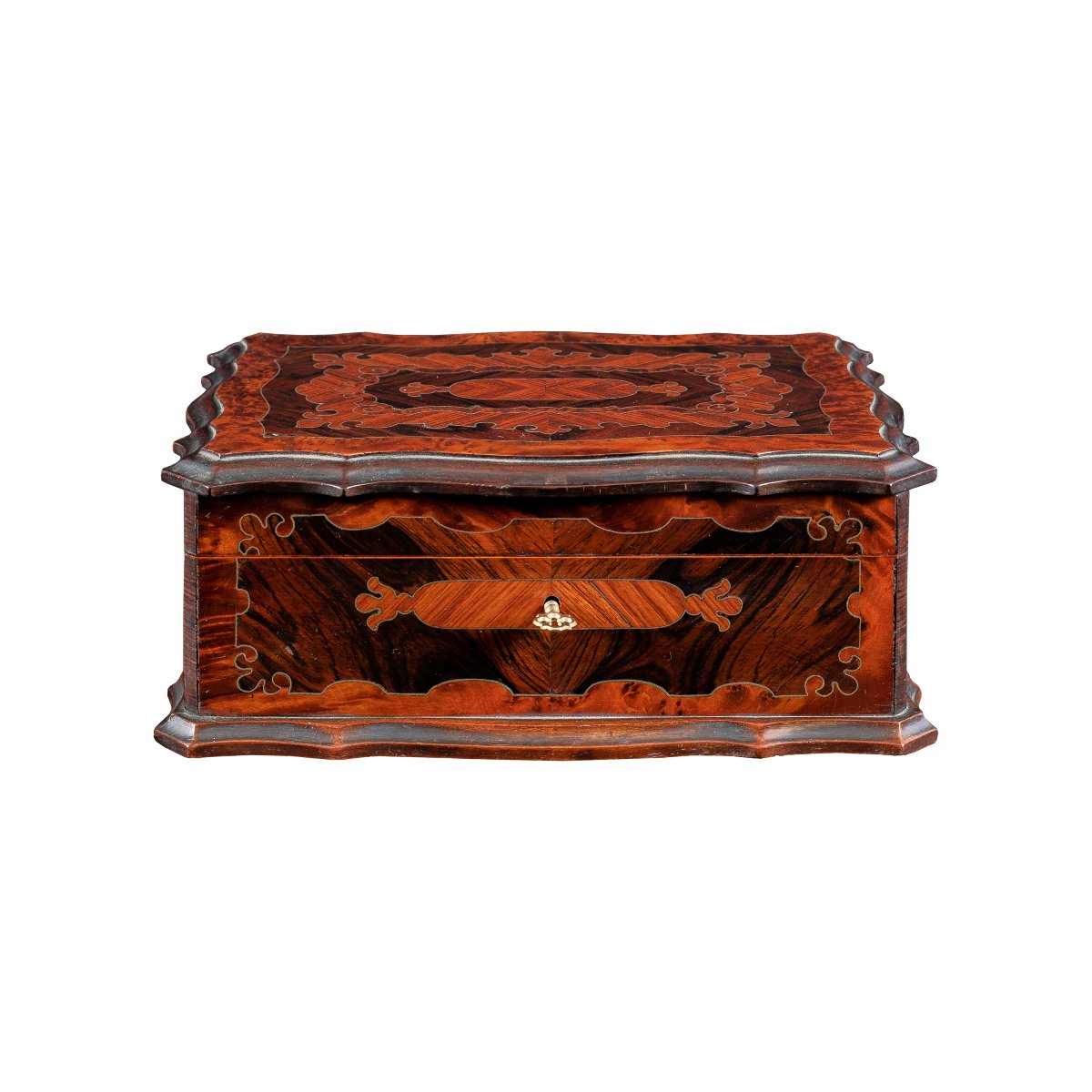 Coffret en placage de bois brun avec marqueterie. Italie, début du XXe siècle.-photo-2