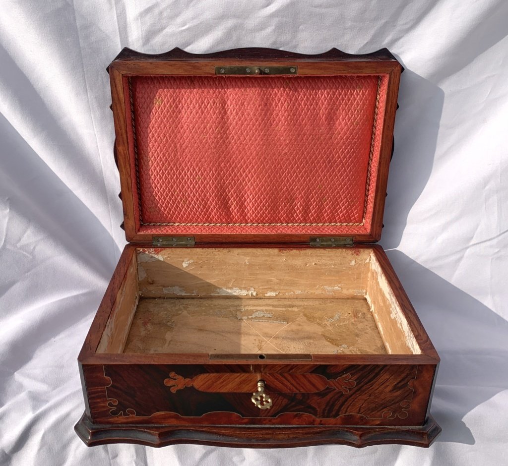 Coffret en placage de bois brun avec marqueterie. Italie, début du XXe siècle.-photo-4