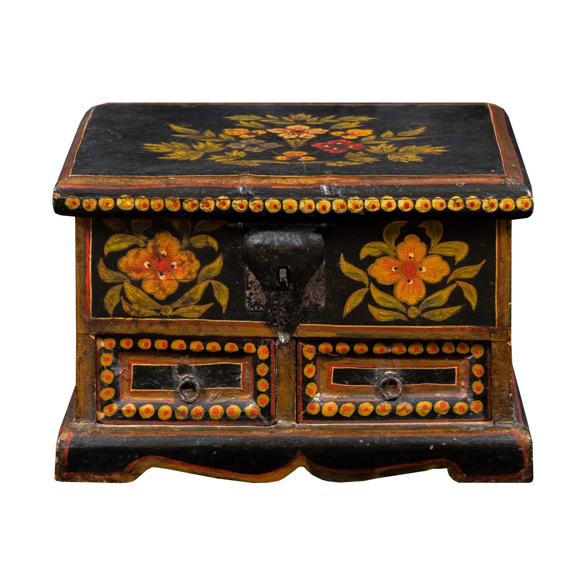 Coffret en bois sculpté, laqué et peint. Europe du Nord, XIXe siècle.