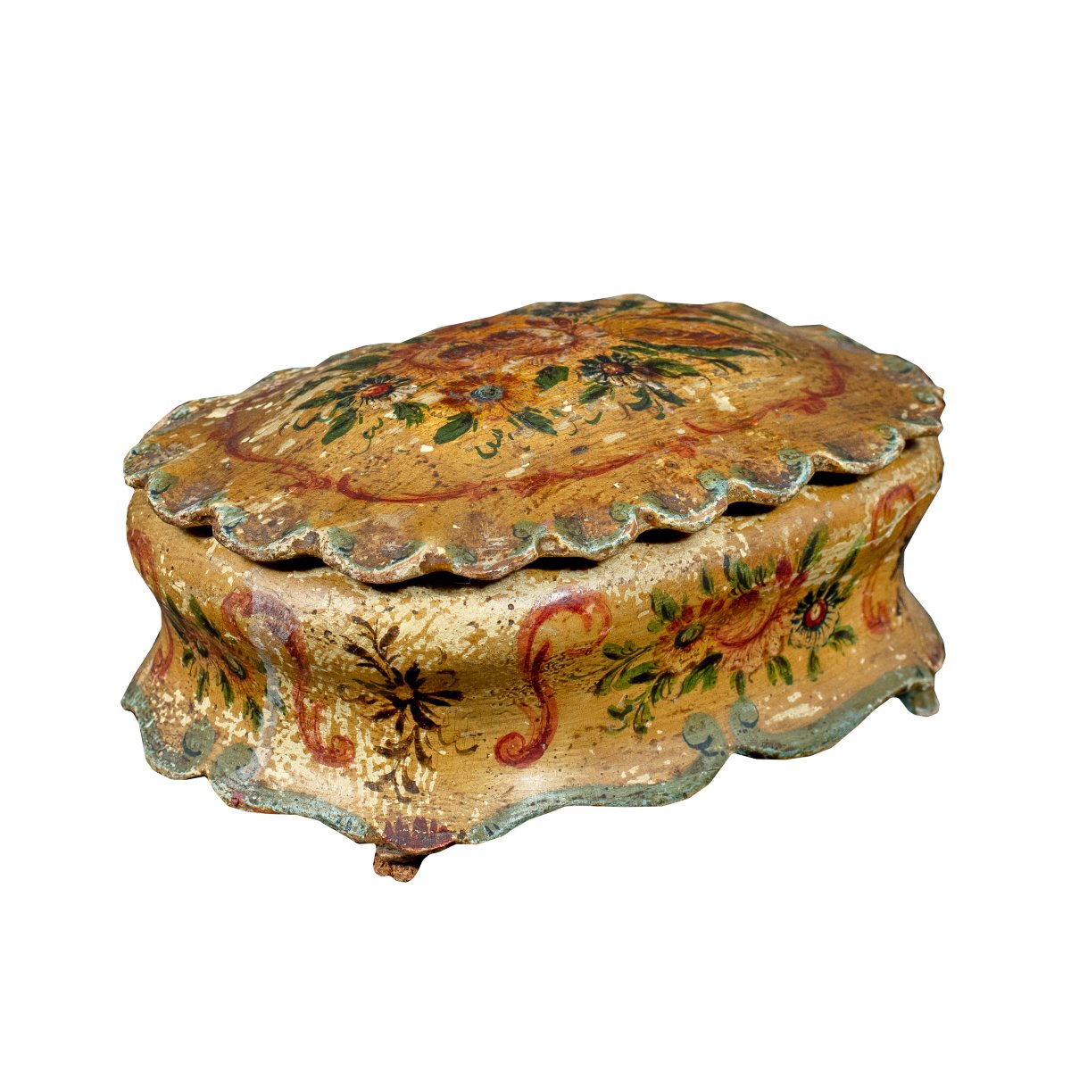 Boîte en bois sculpté, laqué et peint. Venise, XVIIIe siècle.