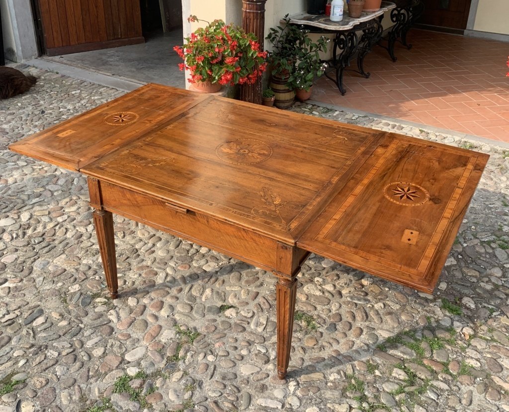 Table de salle à manger extensible en marqueterie. Plaisance, seconde moitié du XVIIIe siècle.-photo-2