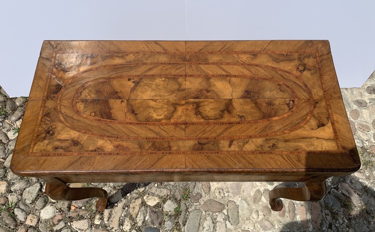 Table de jeu en placage de bois d'olivier. Toscane, XVIIIe siècle.-photo-1