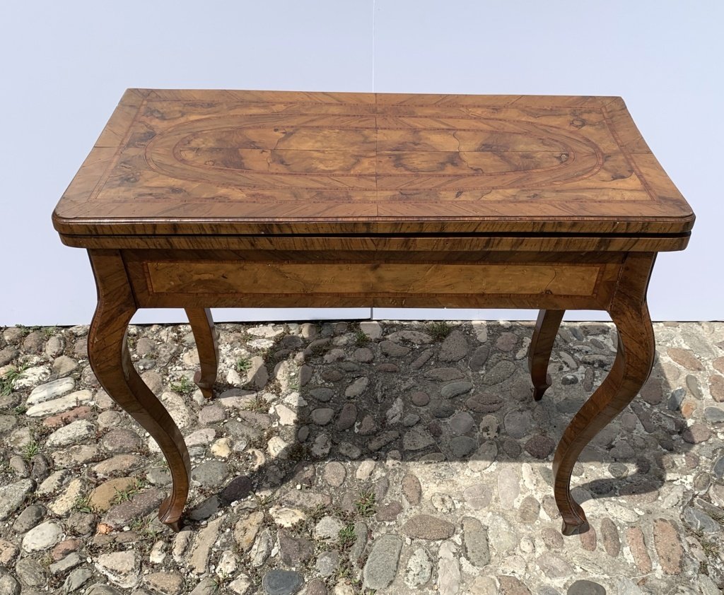 Table de jeu en placage de bois d'olivier. Toscane, XVIIIe siècle.-photo-2