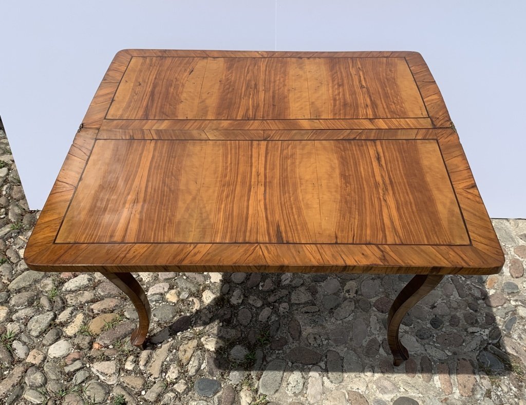 Table de jeu en placage de bois d'olivier. Toscane, XVIIIe siècle.-photo-3
