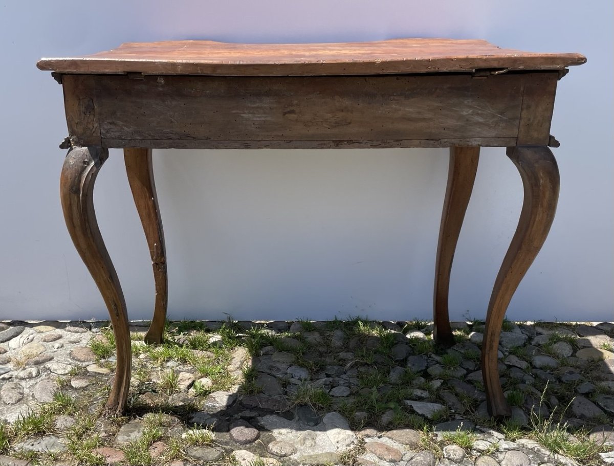 Coiffeuse en noyer sculpté. Émilie-Romagne, XVIIIe siècle.-photo-3