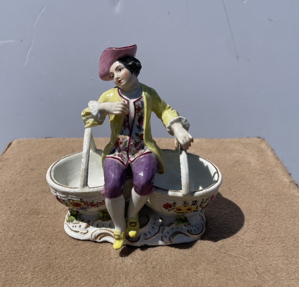 Samson Manufactory, Paris (late 19th Century) - Porcelain Salt Shaker Featuring A Young Gentleman.-photo-4