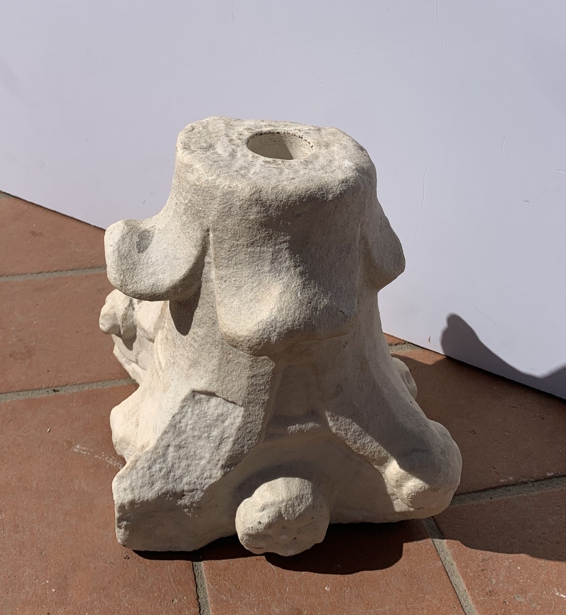 Chapiteau en pierre sculptée. Italie, XVIe-XVIIe siècle.-photo-1