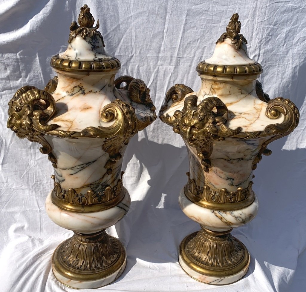 Paire de vases en marbre et bronze doré. Fonderie Susse Frères, Paris, XIXe siècle.-photo-2