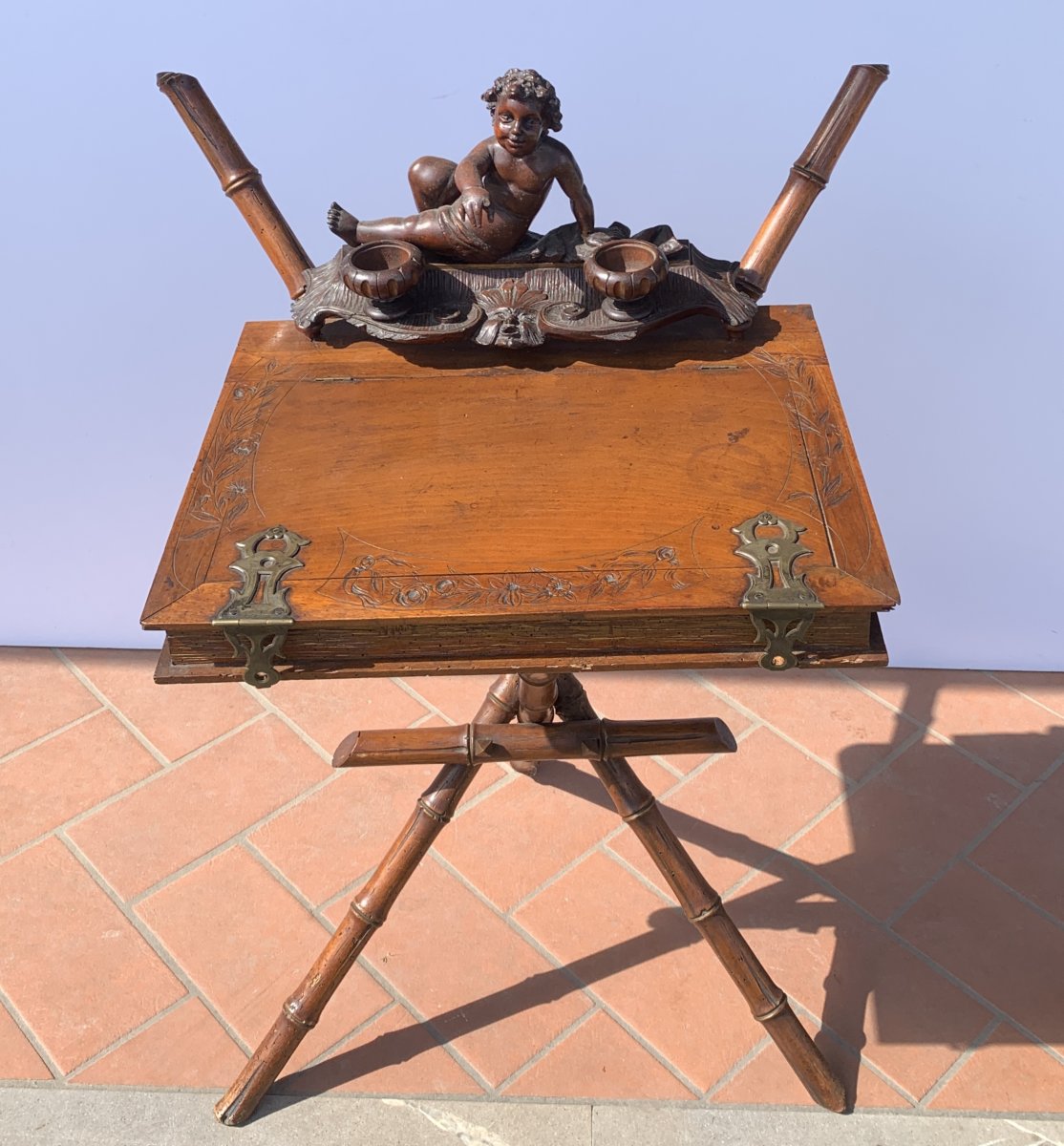 Atelier de Valentino Panciera Besarel - Table à écrire en bois finement sculpté. Venise, XIX.-photo-4