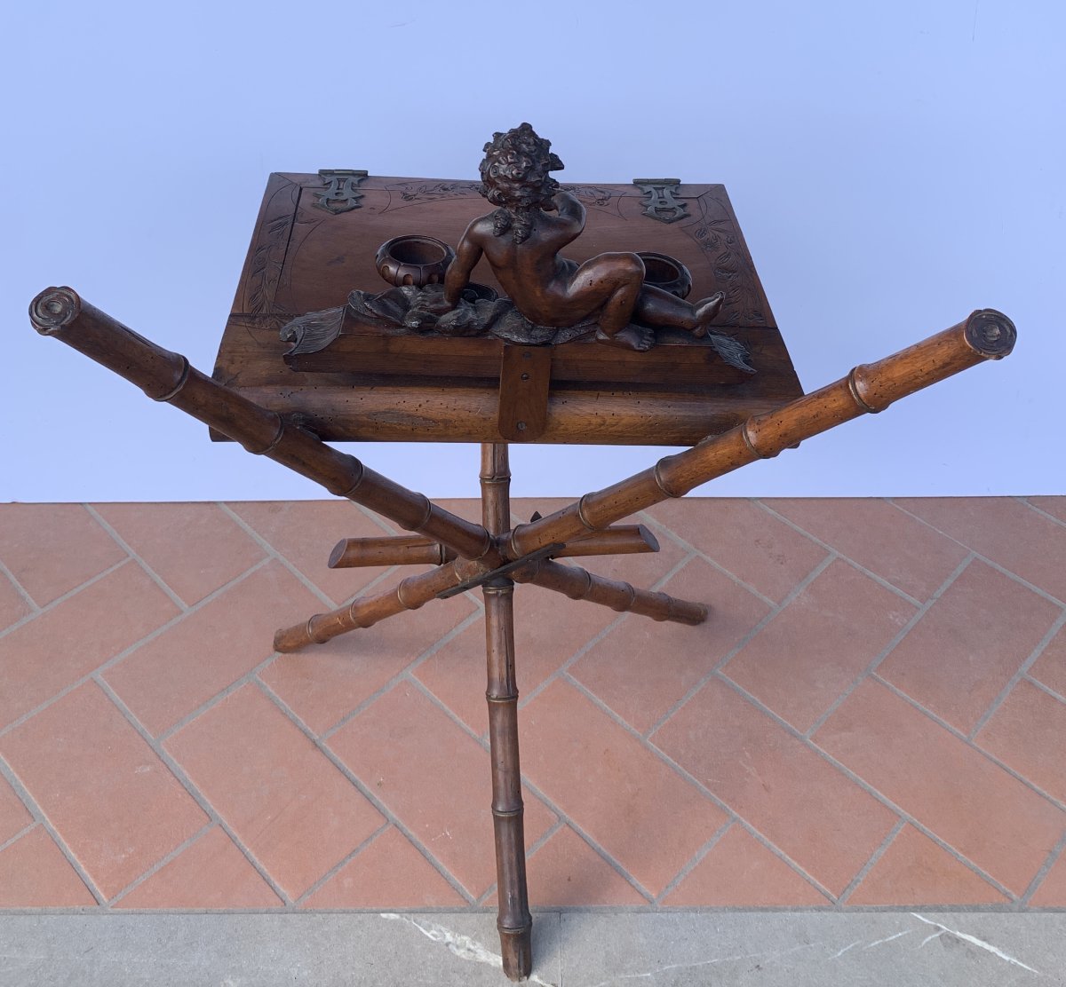 Atelier de Valentino Panciera Besarel - Table à écrire en bois finement sculpté. Venise, XIX.-photo-1