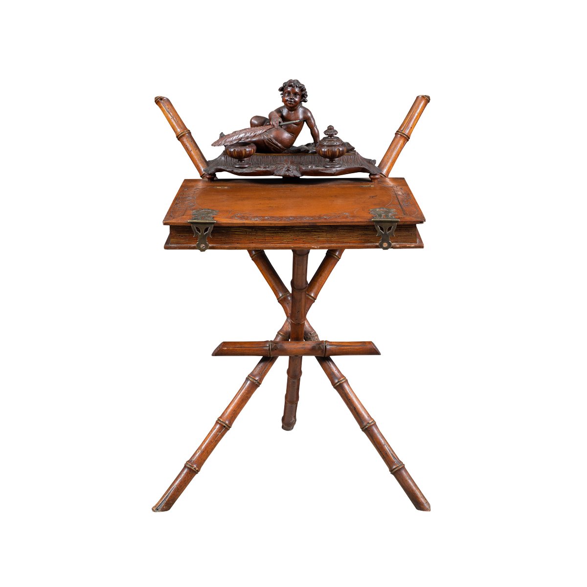 Atelier de Valentino Panciera Besarel - Table à écrire en bois finement sculpté. Venise, XIX.