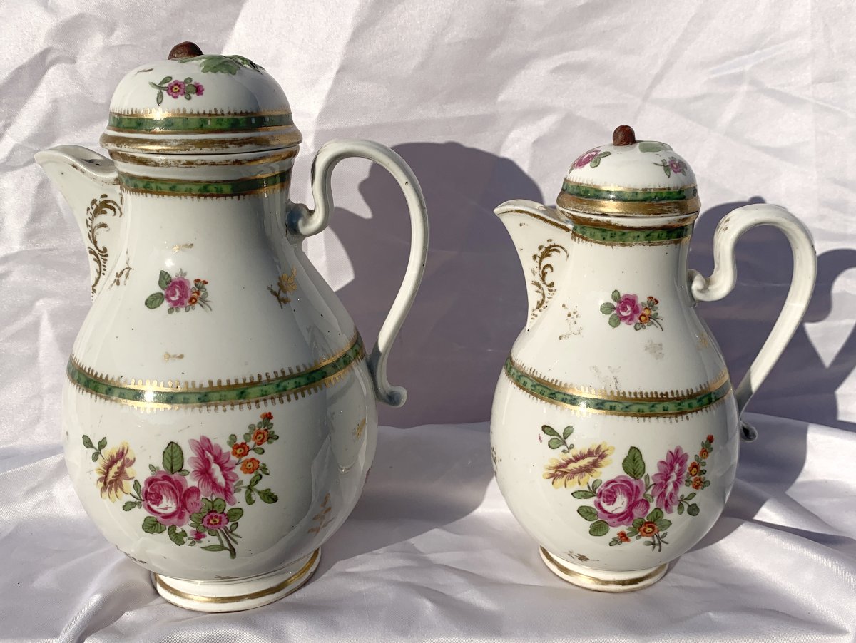 Paire de cafetières en porcelaine peinte et dorée. Manufacture impériale de Vienne, début XIX.-photo-3