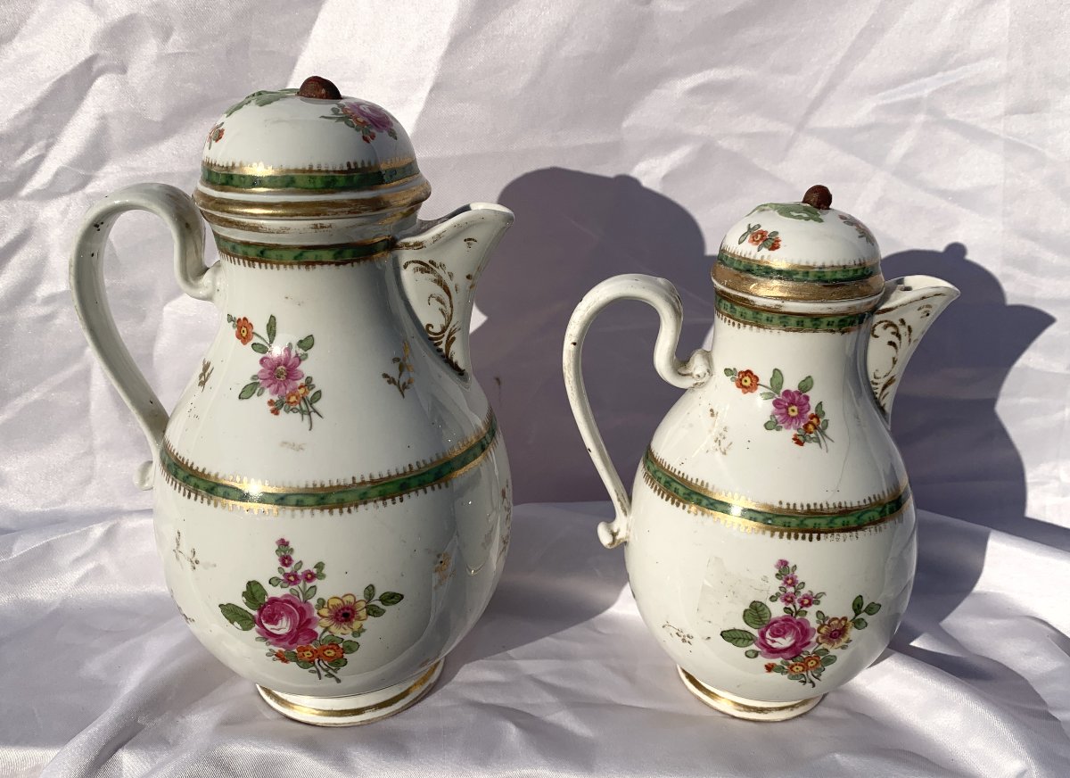 Paire de cafetières en porcelaine peinte et dorée. Manufacture impériale de Vienne, début XIX.-photo-4