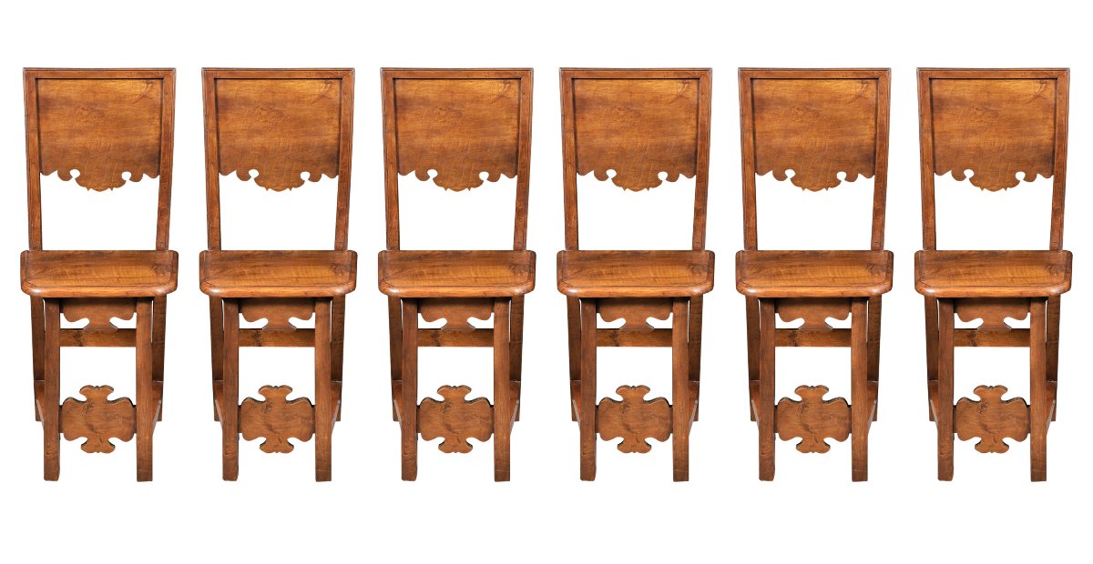 Six chaises de réfectoire en noyer massif. Frioul, XVIIe siècle.-photo-2