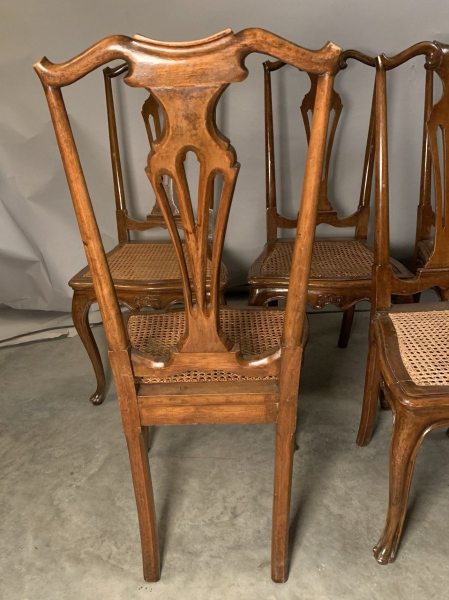 Six chaises en noyer sculpté et ajouré. Venise, fin du XIXe siècle.-photo-1