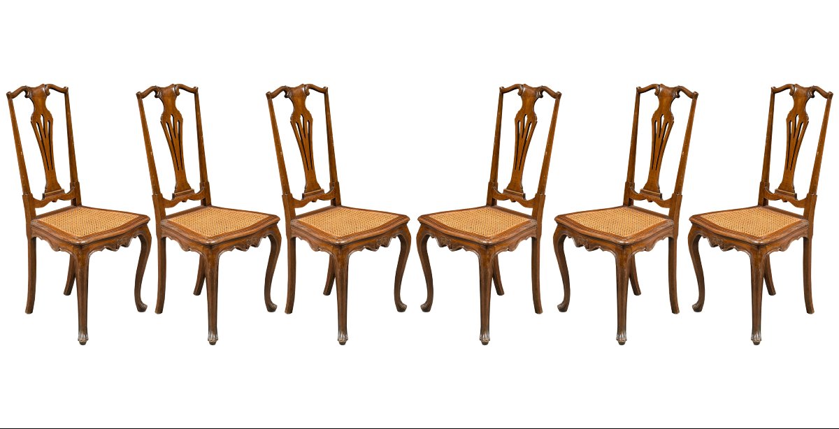 Six chaises en noyer sculpté et ajouré. Venise, fin du XIXe siècle.