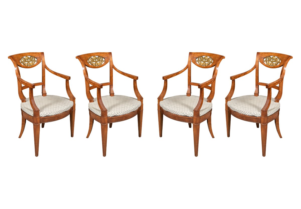 Quatre fauteuils en bois sculpté. Italie, milieu du XIXe siècle.