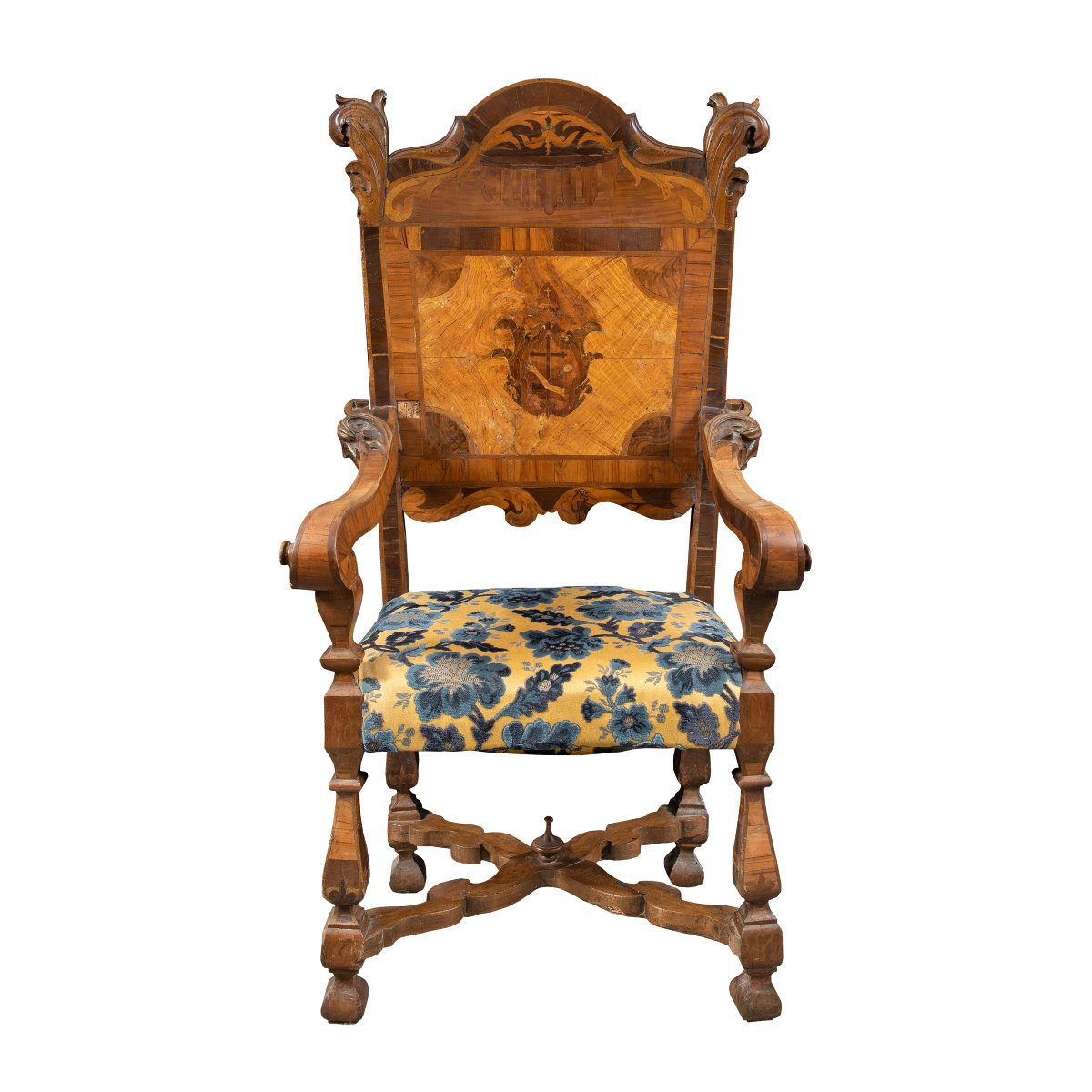 Fauteuil en bois sculpté, plaqué et incrusté. Italie, XVIIe-XVIIIe siècle.