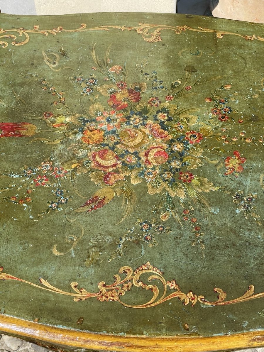 Table basse laquée verte à motifs floraux. Venise, fin du XIXe siècle.-photo-4