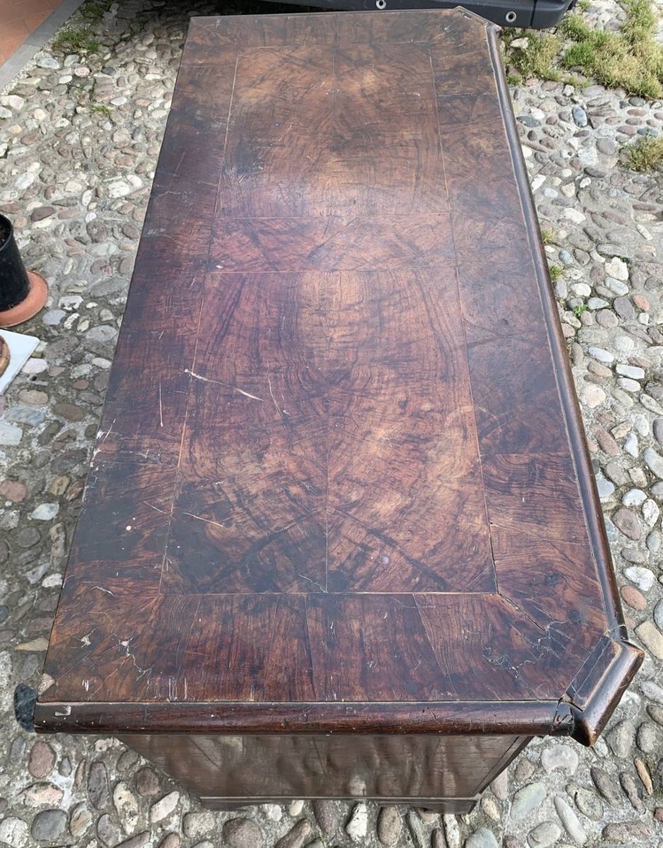 Commode en ronce de noyer. Italie, début du XIXe siècle.-photo-3