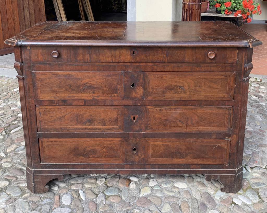 Commode en ronce de noyer. Italie, début du XIXe siècle.-photo-1