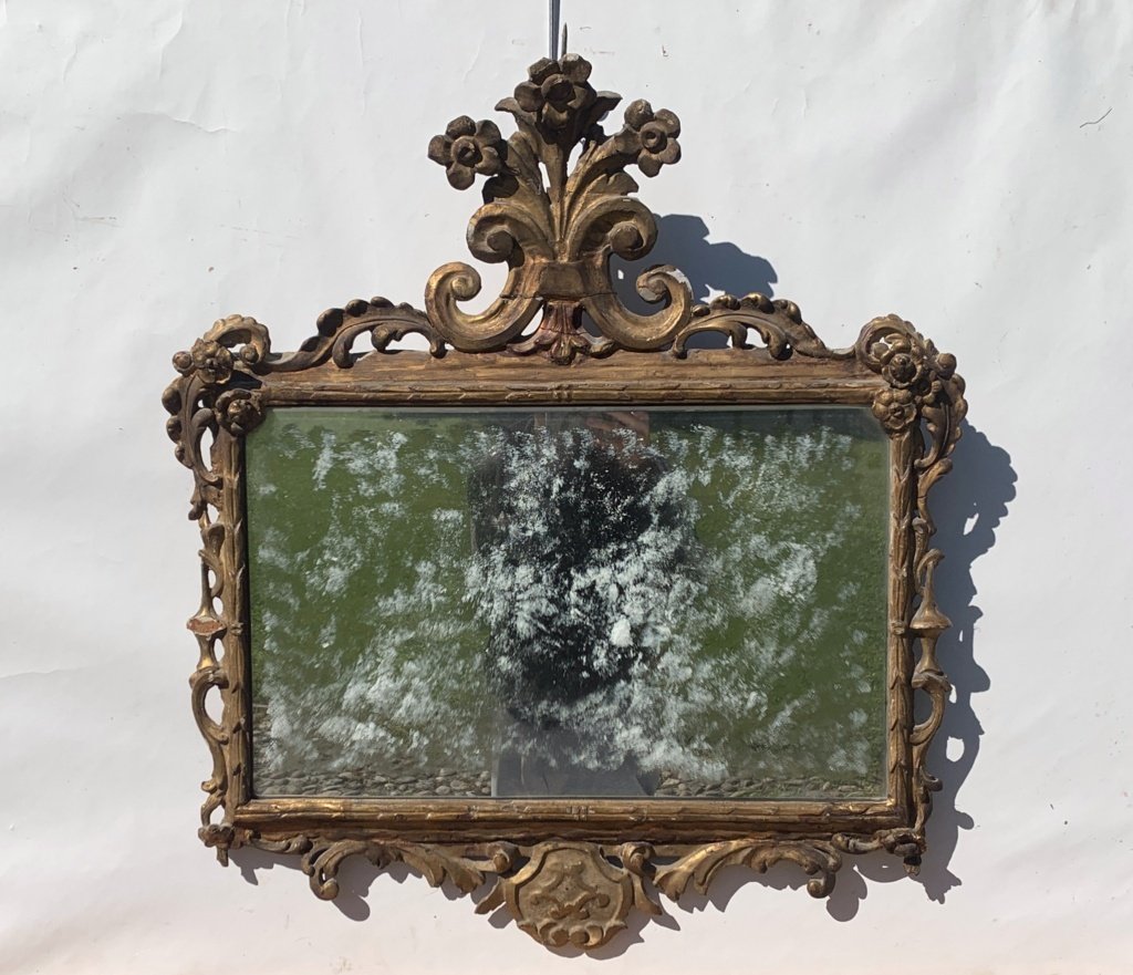 Miroir en bois sculpté et doré. Italie, XVIIIe siècle.-photo-3