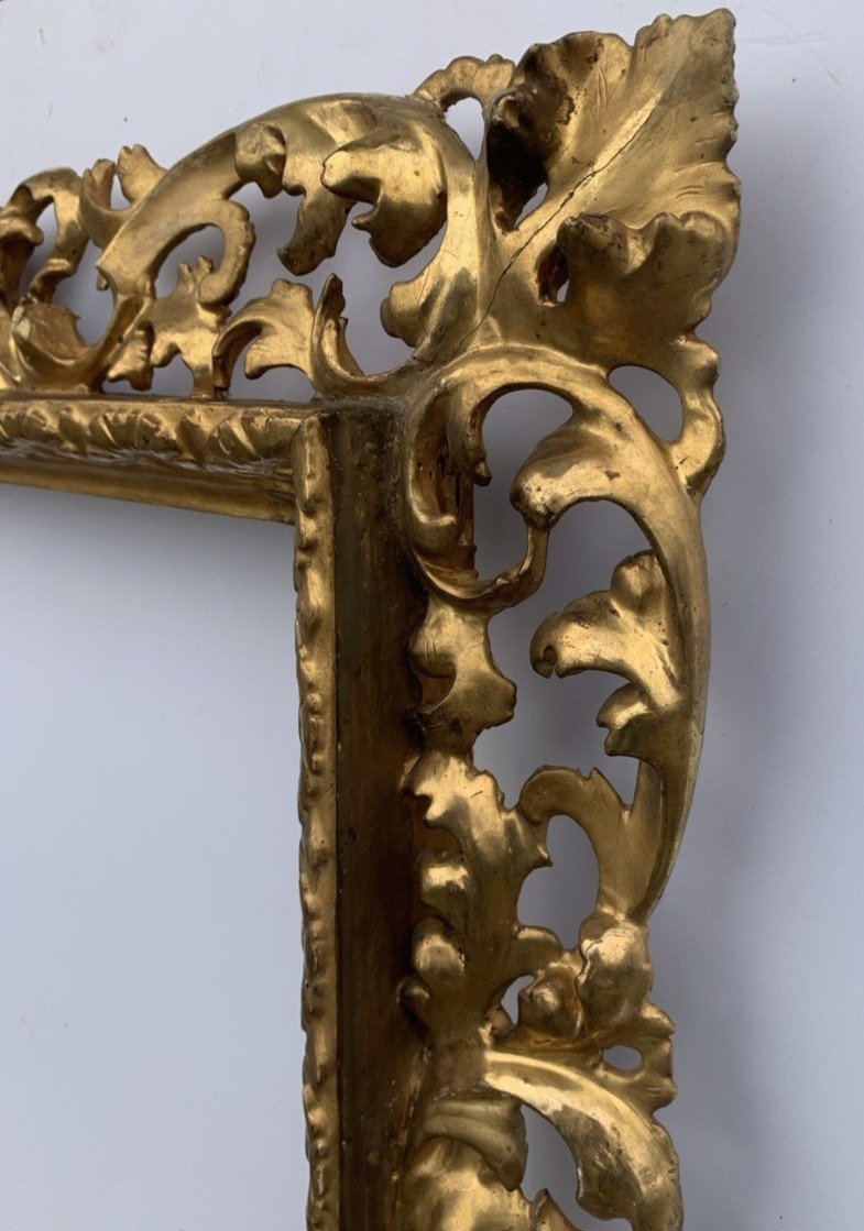 Cadre en bois sculpté et doré. Italie, XIXe siècle.-photo-2
