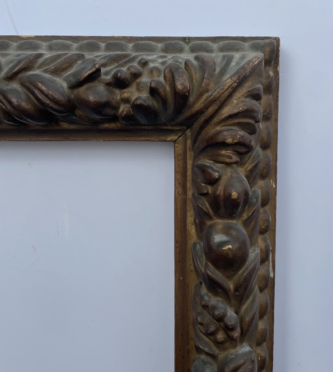 Cadre en bois sculpté et doré. France, début du XXe siècle.-photo-3