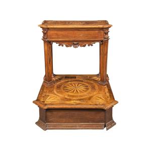 Agenouilloir en bois sculpté et marqueté. Rome, XVIIIe siècle.