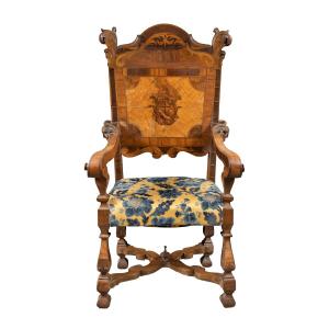 Fauteuil en bois sculpté, plaqué et marqueté. Italie, XVIIe-XVIIIe siècle.