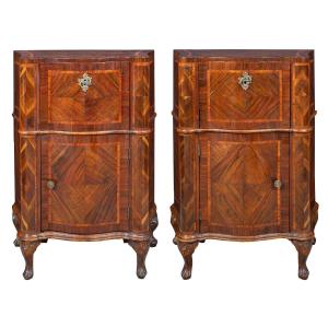 Paire de tables de chevet en placage de noyer et de caroube. Venise, milieu du XVIIIe siècle.